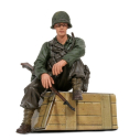 Figurka 1/16 siedzącego żołnierza 1 piechoty USA z 2 vol. wojny, ręcznie malowane