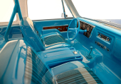 9114-BLUE Wnętrze, Chevrolet Blazer (1969 -1972) (niebieski) (zawiera pałąk, osłonę wskaźników, kierownicę i kolumnę, dźwignię zmiany biegów, podłokietnik, naklejki) (pasuje do nadwozi serii #9111, 9112, 9130 lub 9131) (seria #9111 lub 9112 nadwozia wymagają do montażu klatki nadwozia nr 9128)