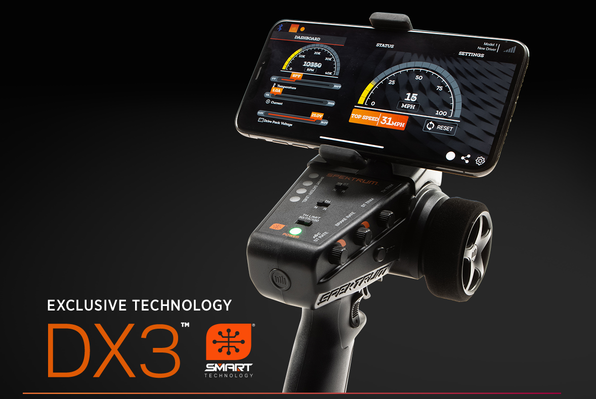 Wyjątkowa inteligentna technologia DX3™: Radio z zamontowanym urządzeniem mobilnym wyświetlającym aplikację Dashboard.